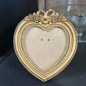 Elegant Gold Heart-Shaped Photo Frame